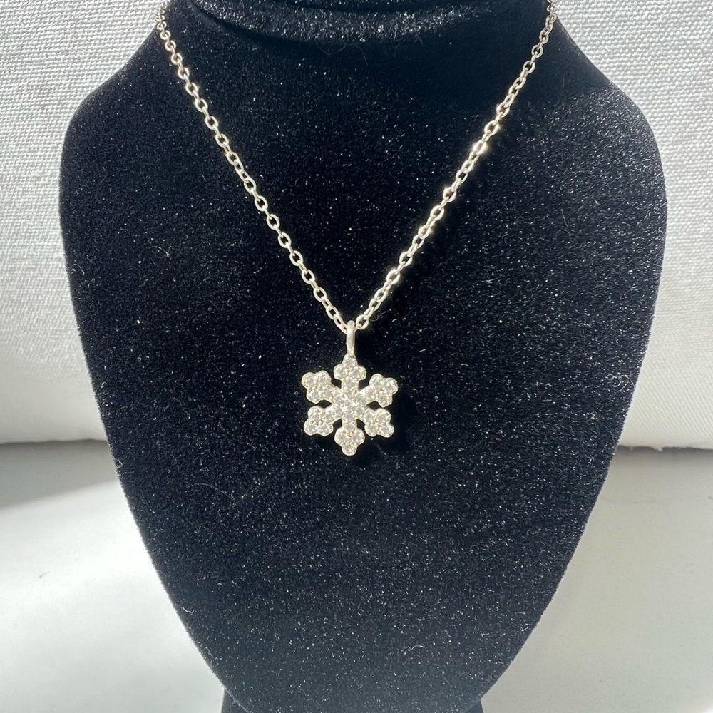 ❄️ 🌲 🎅 Vintage Sterling Silver 925 Snowflake Pendant Necklace - ✨